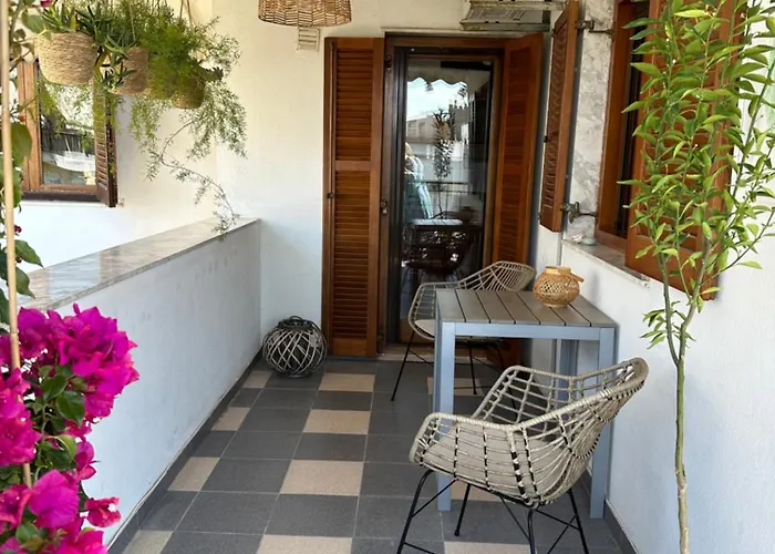 Nice, Spacious And Bright In Thermi, Thessaloniki. * 塞尔米