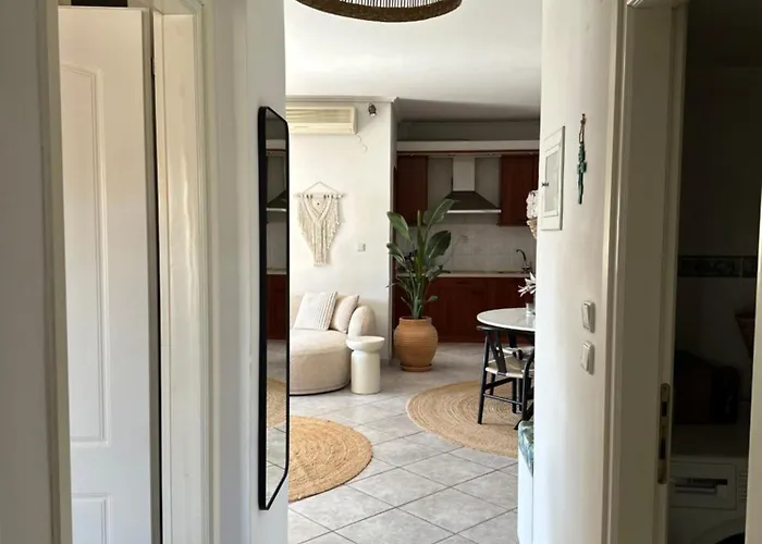Nice, Spacious And Bright In Thermi, Thessaloniki.