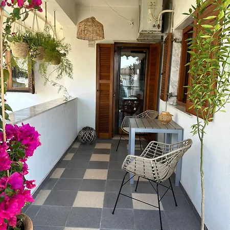 Nice, Spacious And Bright In Thermi, Thessaloniki. * 데미