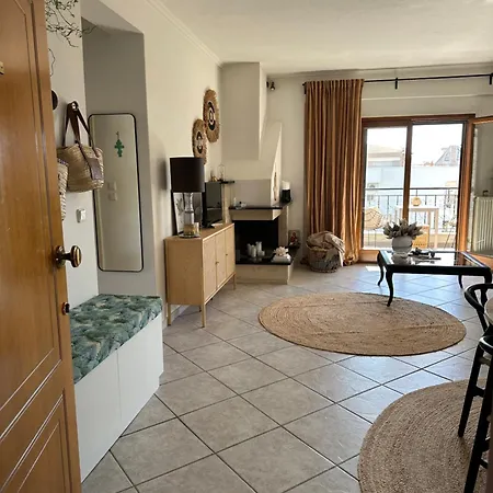Nice, Spacious And Bright In Thermi, Thessaloniki. 아파트
