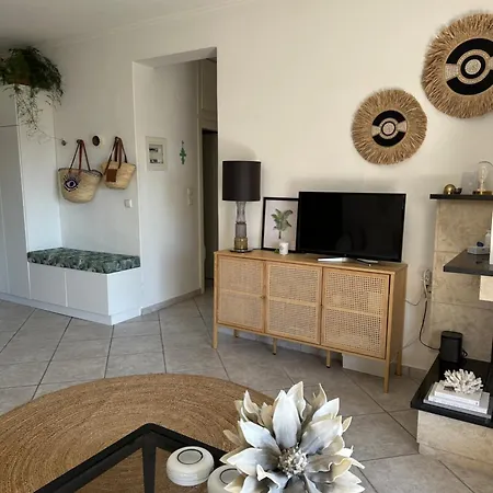 Nice, Spacious And Bright In Thermi, Thessaloniki. 아파트 *
