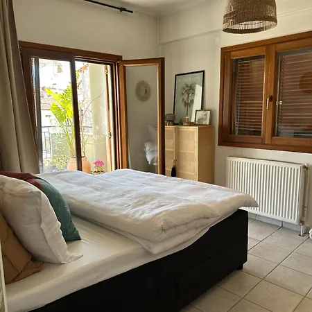 Nice, Spacious And Bright In Thermi, Thessaloniki. 아파트 데미