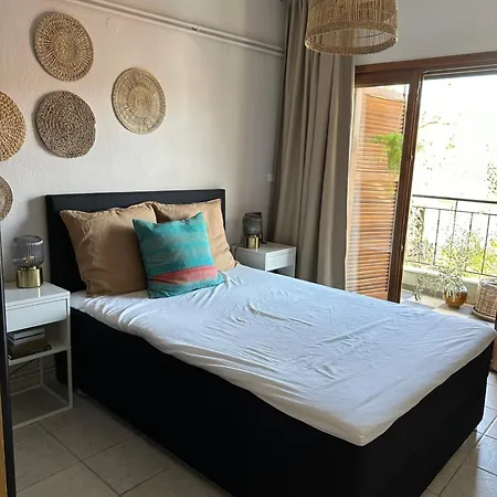 Nice, Spacious And Bright In Thermi, Thessaloniki. * 데미