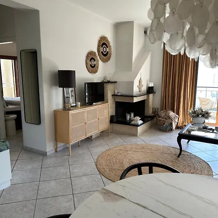 Nice, Spacious And Bright In Thermi, Thessaloniki. Apartamento Thérmi
