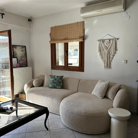 Nice, Spacious And Bright In Thermi, Thessaloniki. Apartamento *