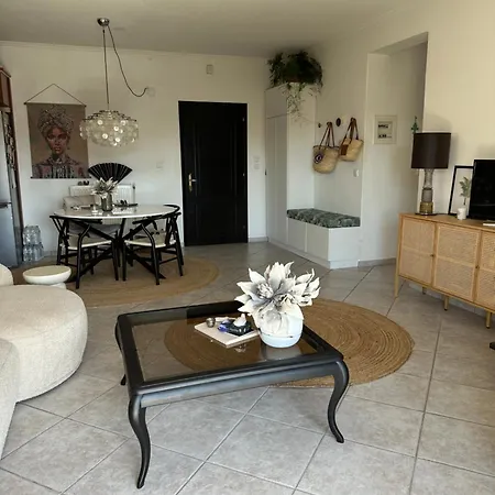 Nice, Spacious And Bright In Thermi, Thessaloniki.