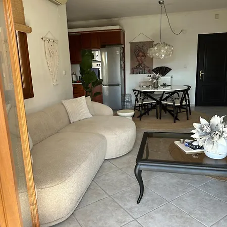 דירה Nice, Spacious And Bright In Thermi, Thessaloniki. ת'רמי