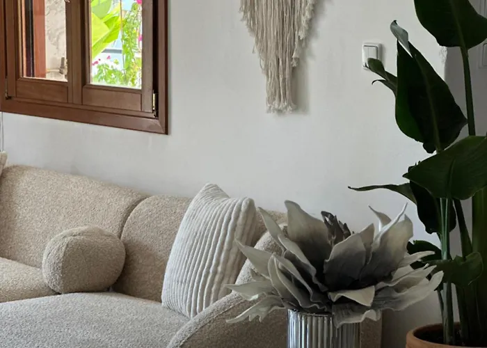 Nice, Spacious And Bright In Thermi, Thessaloniki. Thermi