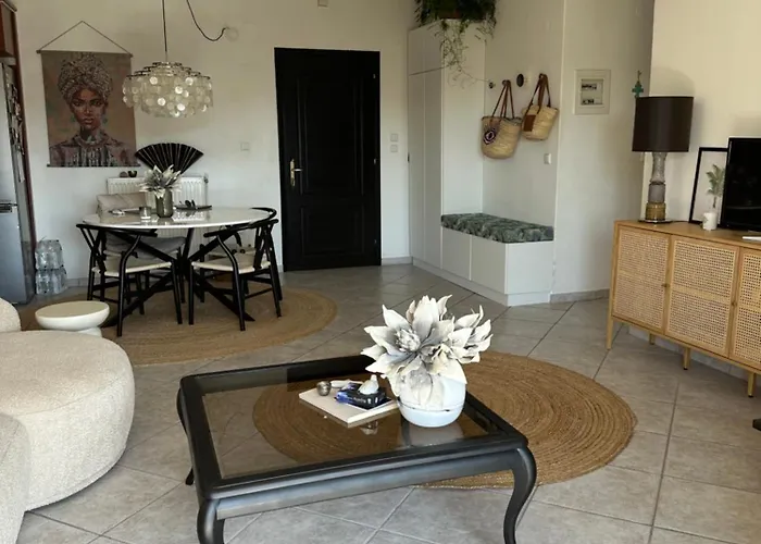 Nice, Spacious And Bright In Thermi, Thessaloniki.
